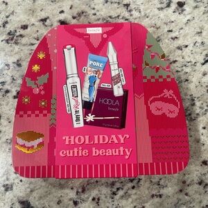 Benefit Holiday Cutie Beauty Set  Brand New